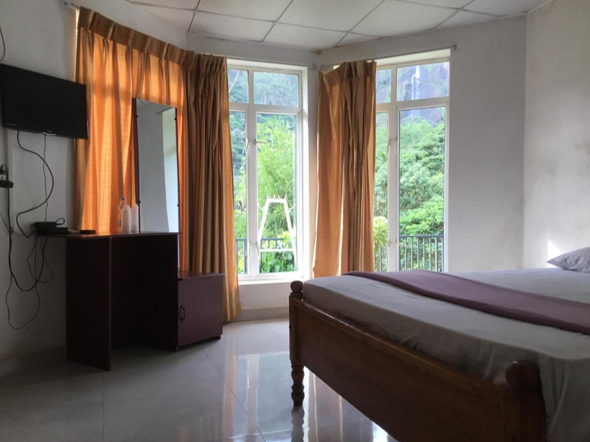 Diyaluma Falls Inn Koslanda Bagian luar foto