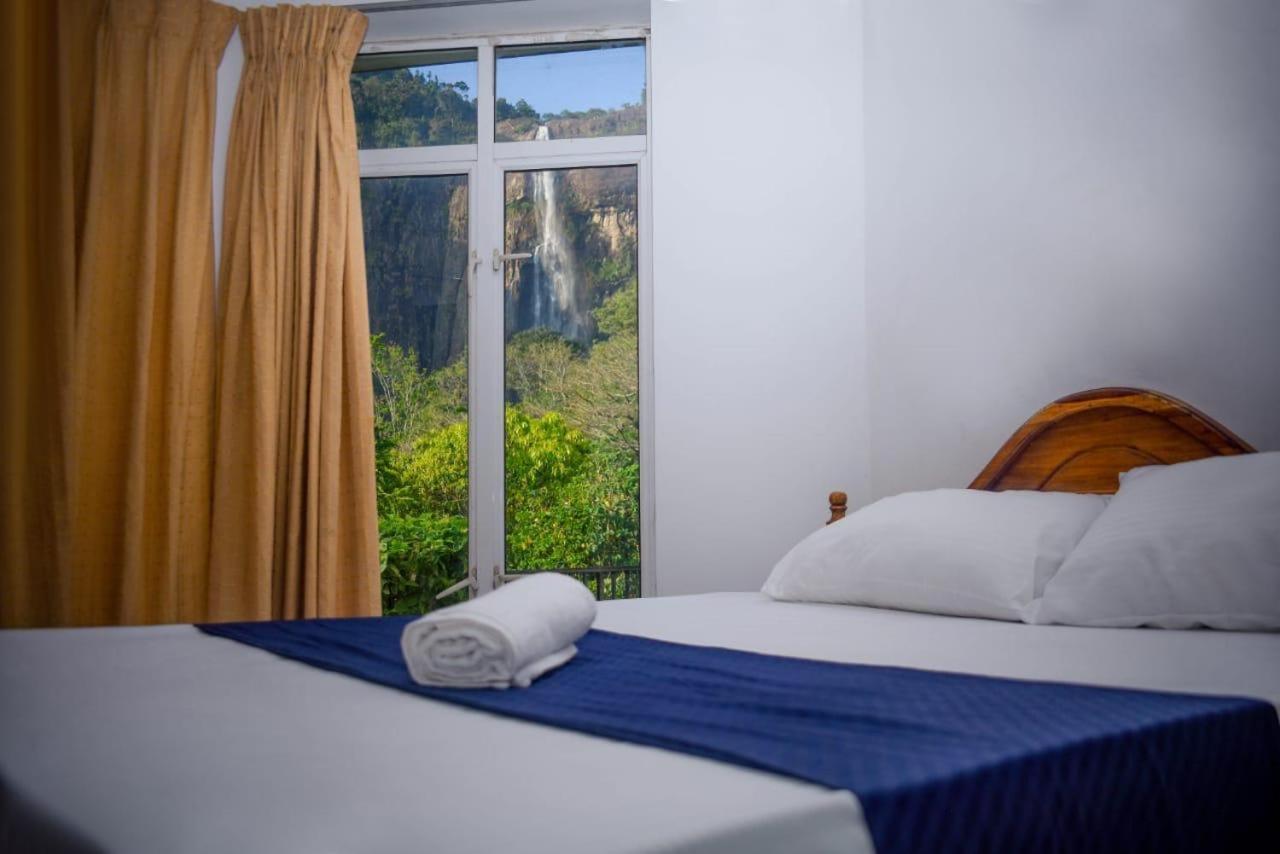 Diyaluma Falls Inn Koslanda Bagian luar foto