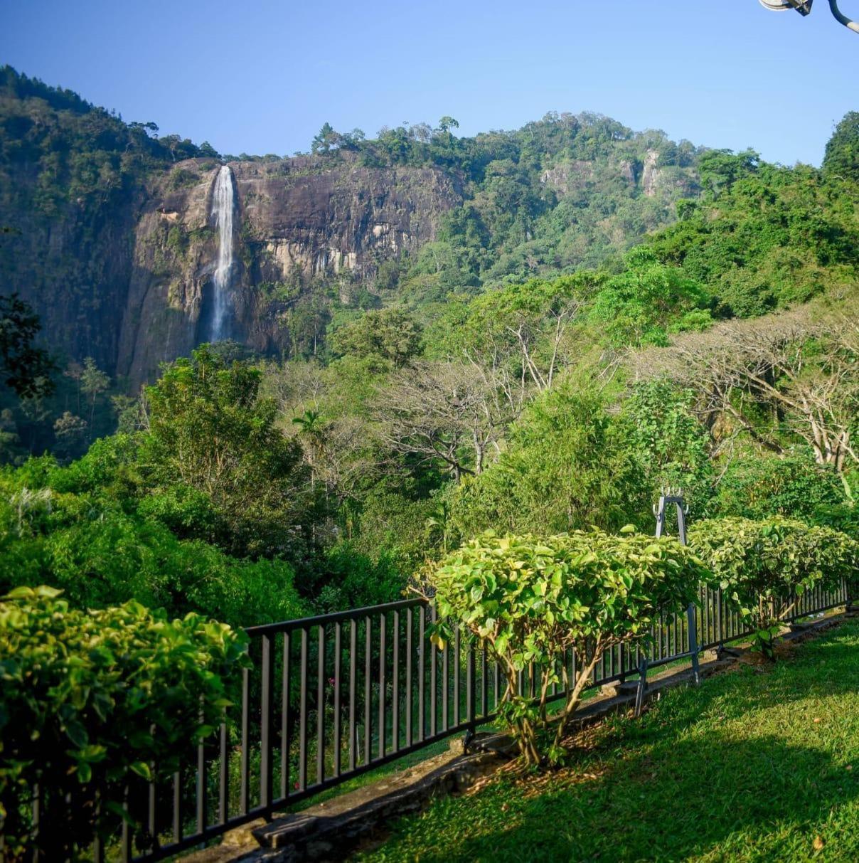 Diyaluma Falls Inn Koslanda Bagian luar foto